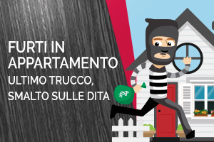 Ladri truccati e smalto sulle dita